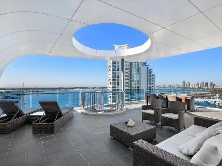 Stunning Penthouse Apartment With Rooftop Terrace Labrador Gold Coast Australia