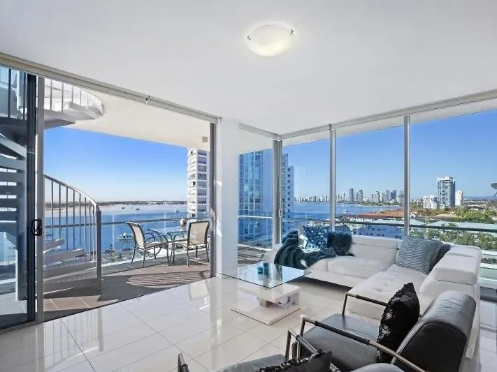 Stunning Penthouse Apartment With Rooftop Terrace - Labrador location