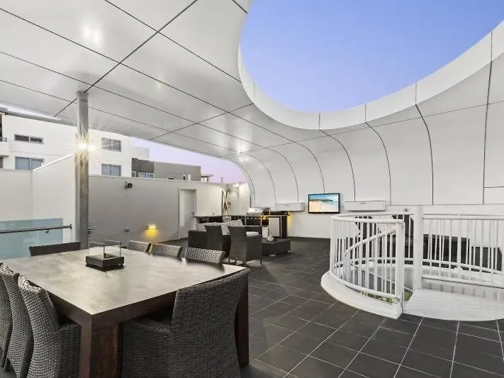 Stunning Penthouse Apartment With Rooftop Terrace Labrador Gold Coast