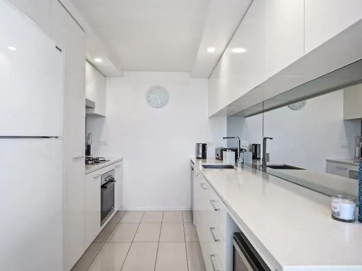 Stunning Penthouse Apartment With Rooftop Terrace Labrador Gold Coast 0*,